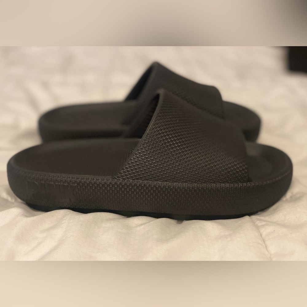 PINK Victoria’s Secret Black Pillow Slides